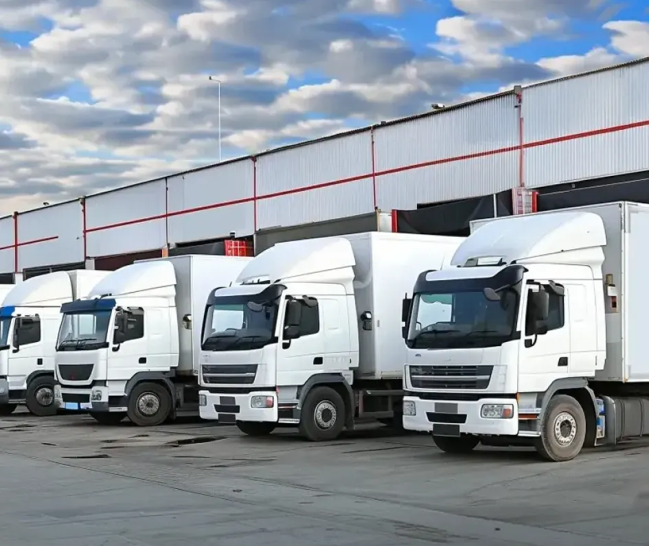 <span style="font-size:13px;color:#888;">
大型运输车辆
</span><br>

<strong style="font-size:18px;color:#111;">
智慧物流 / 冷链运输管理
</strong><br><br>

<span style="font-size:14px;color:#666;line-height:1.6;">
连接不同通讯协议的大型车辆智能化 IoT 设备，
包括定位器、行车记录仪、温湿度传感器等产品，
并在杰出物联云平台上实现统一管理与控制。
</span>